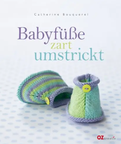Babyfüsse zart umstrickt